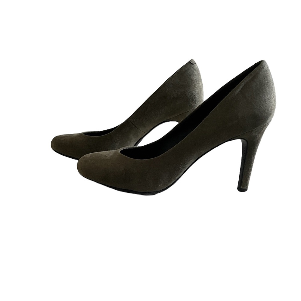 Kelly & Katie sage green suede pump size 9.5